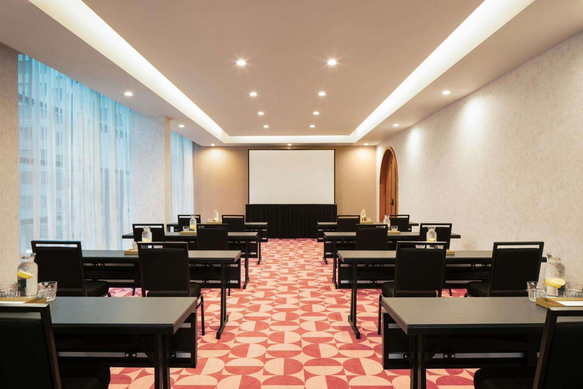 Honeyrose Hotel, Montreal, A Tribute Portfolio Hotel Exterior photo Meeting room