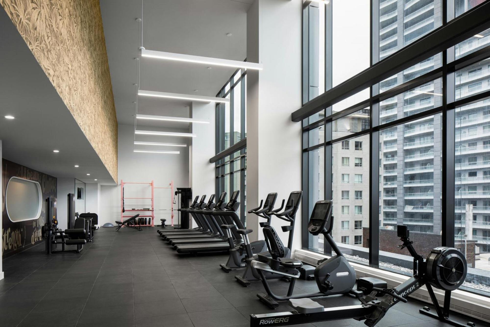 Honeyrose Hotel, Montreal, A Tribute Portfolio Hotel Exterior photo The gym at The Collective Old Oak