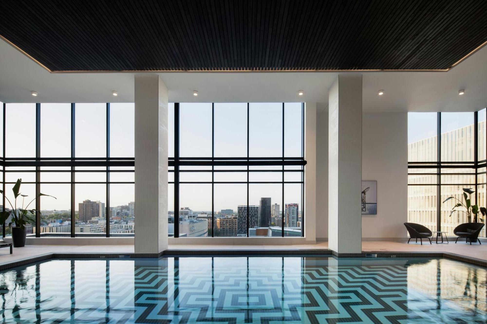 Honeyrose Hotel, Montreal, A Tribute Portfolio Hotel Exterior photo The pool at the 25th floor
