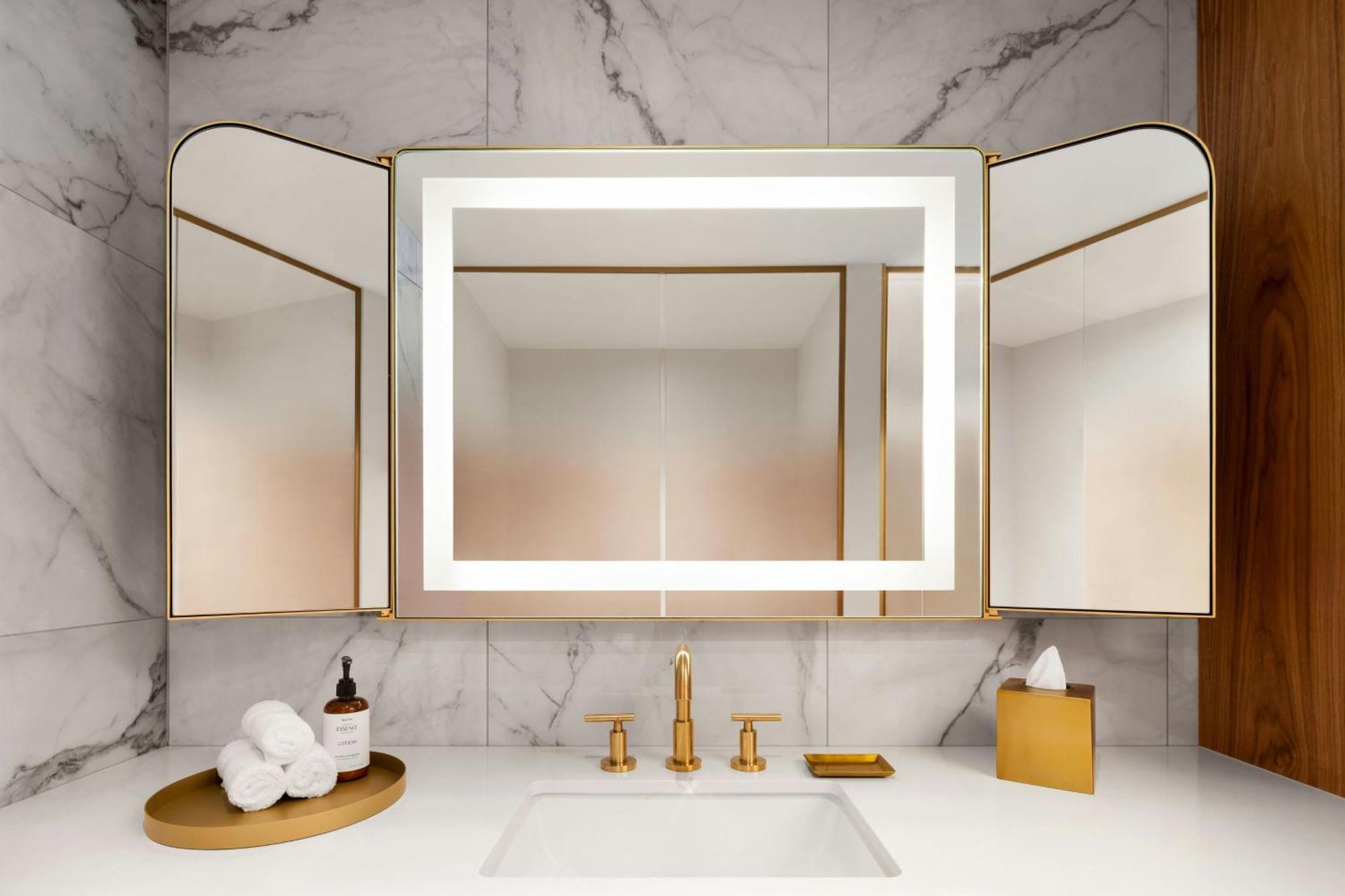 Honeyrose Hotel, Montreal, A Tribute Portfolio Hotel Exterior photo Bathroom fixtures by Dornbracht